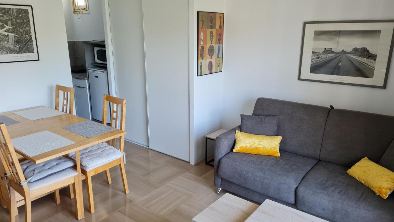 2P Entierement Climatise I Bien Insonorise I Wifi I A 300 M De La Mer I Restaurants Commerces Et Transports A 5Mn A Pied I Ideal 2 Personnes I Possibilite 4 Avec Canape Lit De Qualite I Tres Belle Douche 케인즈수르메르 외부 사진